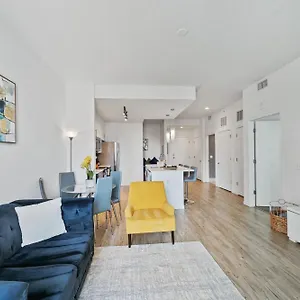 Apartment Luxury 1 Bedroom With Den Downtown - Views, Rooftop Pool, Workspace, Tampa